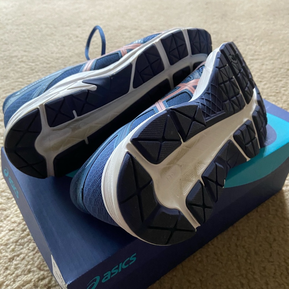 ASICS women's sneakers - Picture 3 of 3
